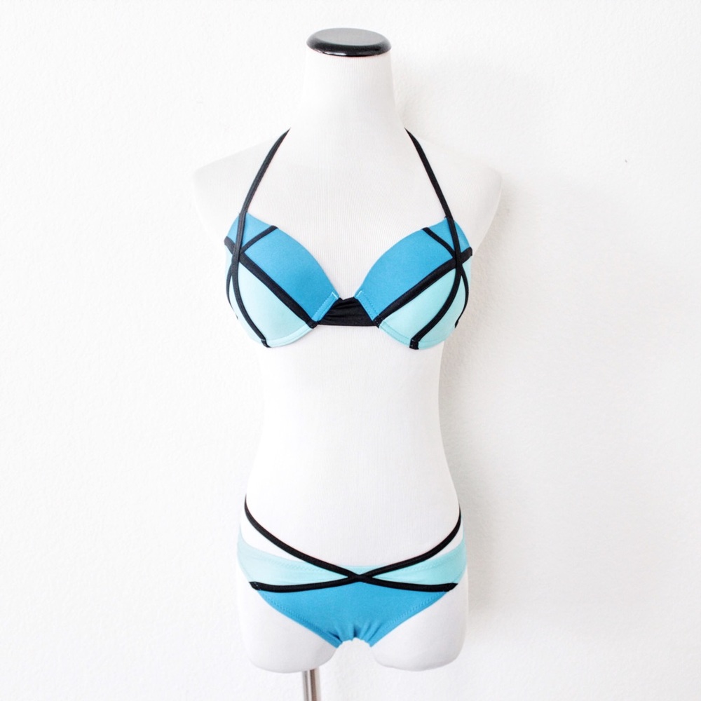 ♡ Poo Chai Blue Colorblock Strappy Bikini Set ♡